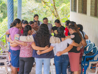 In Workshops zu Selbststärkung, Stressbewältigung und Resilienz erlernen die Frauen praxisnahe Methoden für den Alltag.